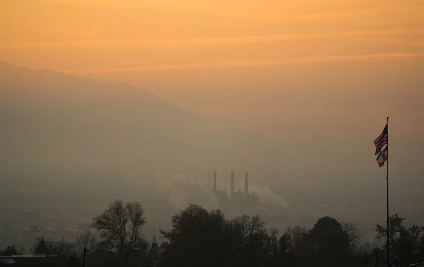 A picture of smog filling the Salt Lake Valley