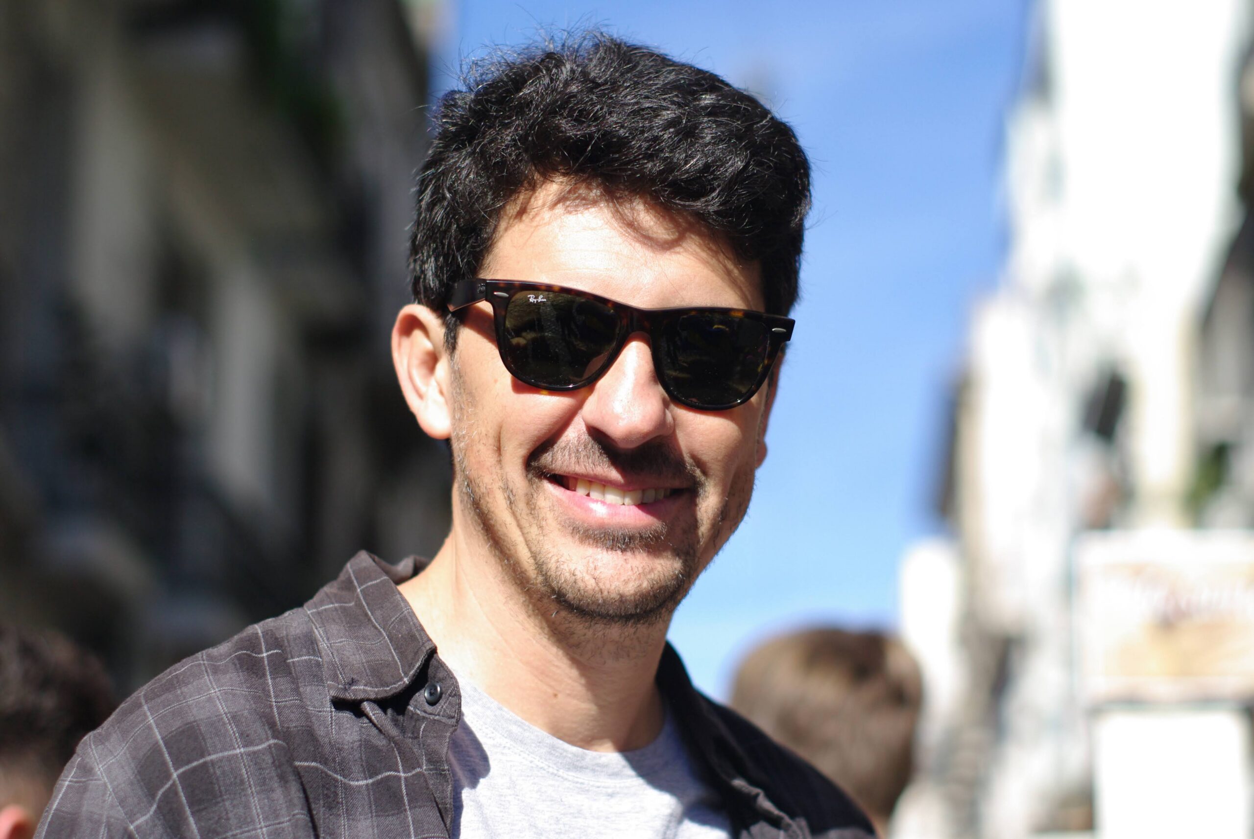 Santi hanging out in the San Telmo market in Buenos Aires, in 2023. Image courtesy of Sílvia Lisboa.