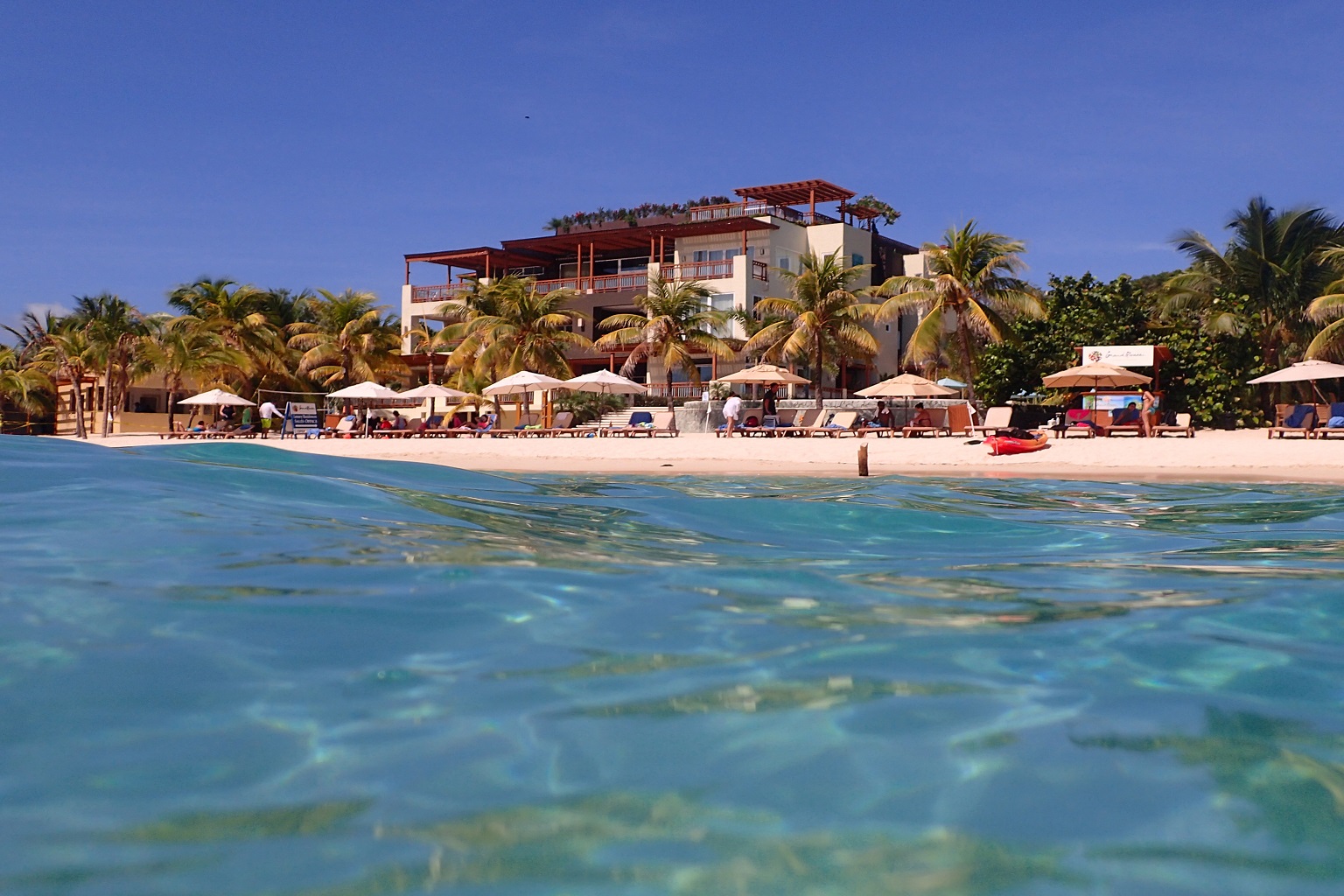 A beach and hotel on Roatán, Honduras, in 2016. A rapidly growing tourism sector drove unplanned development on the island, releasing sewage directly into the marine environment. Today, most homes and businesses are connected to an effective wastewater treatment plant, dramatically reducing levels of fecal bacteria entering the water.