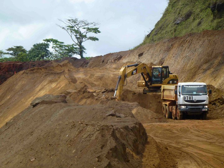 Iron mining by ArcelorMittal in Nimba county, Liberia, in 2011. Image by Ashoka Mukpo.